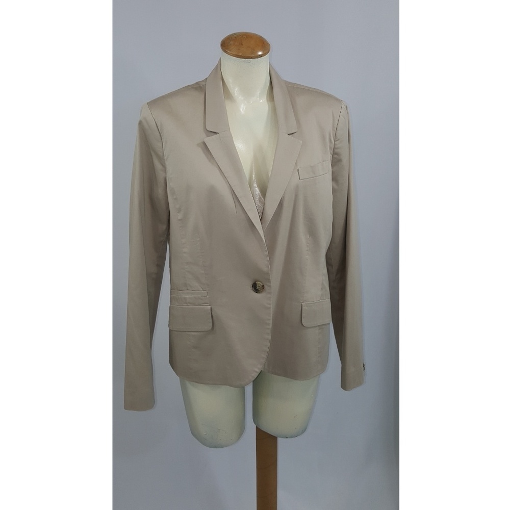 Attention Blazer